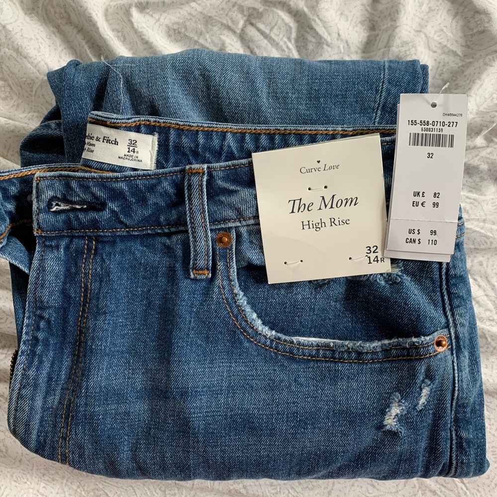 NWT Abercrombie Curve Love High Rise Mom Jean
